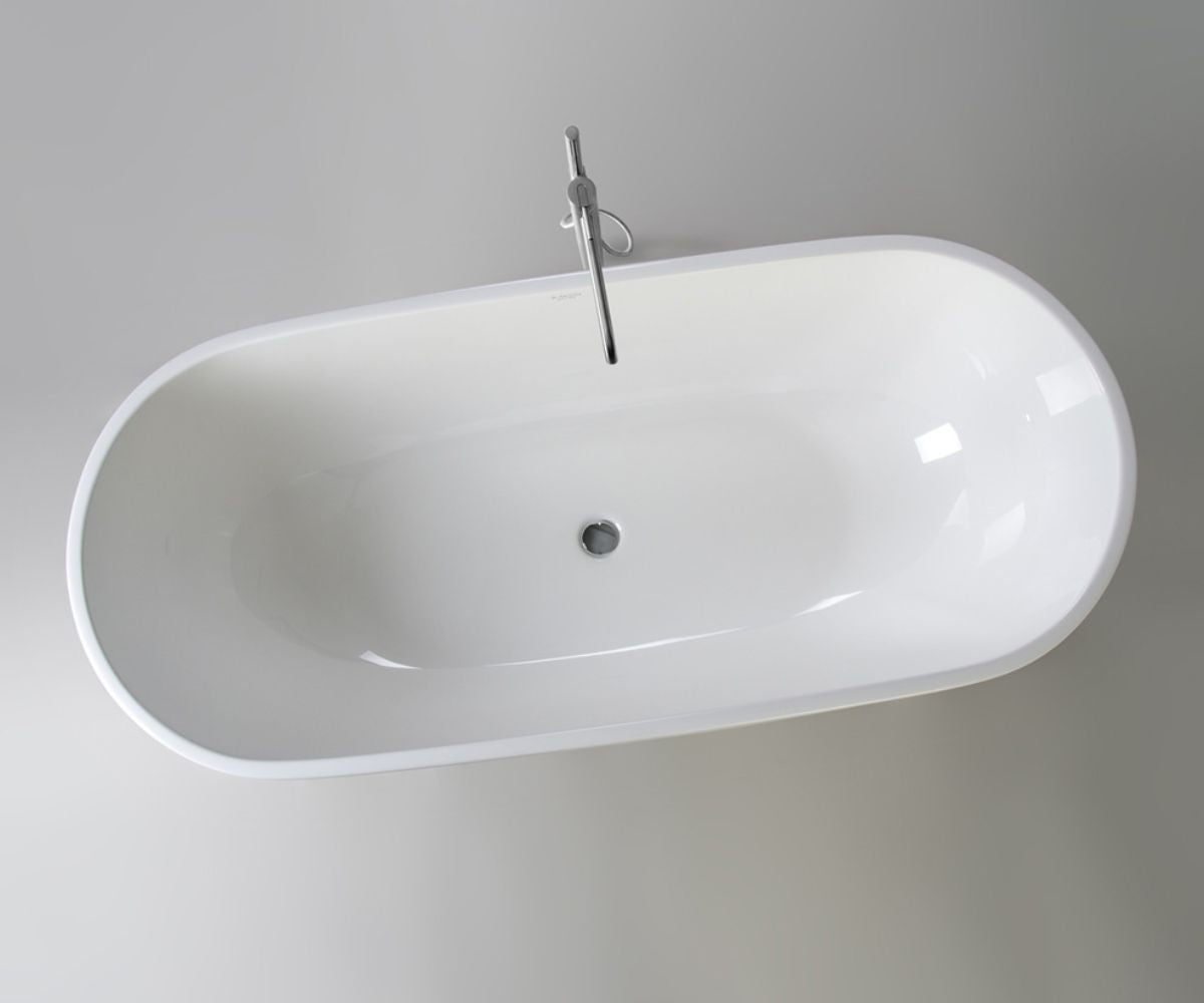 Space freestanding bathtub