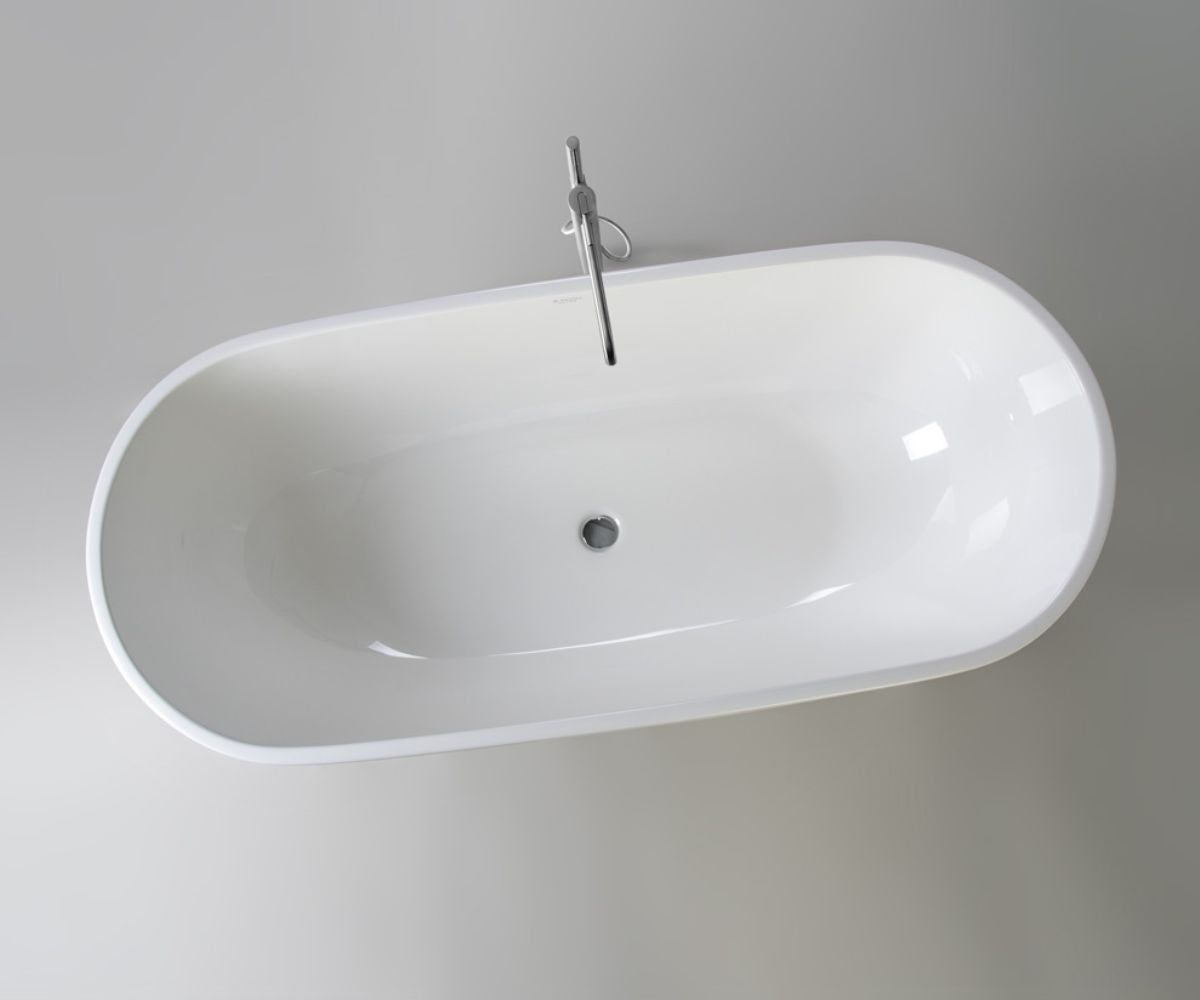 Modern freestanding bathtub