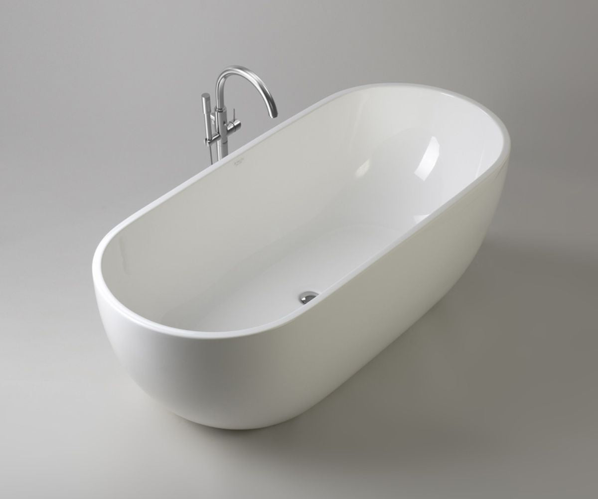 Space freestanding bathtub