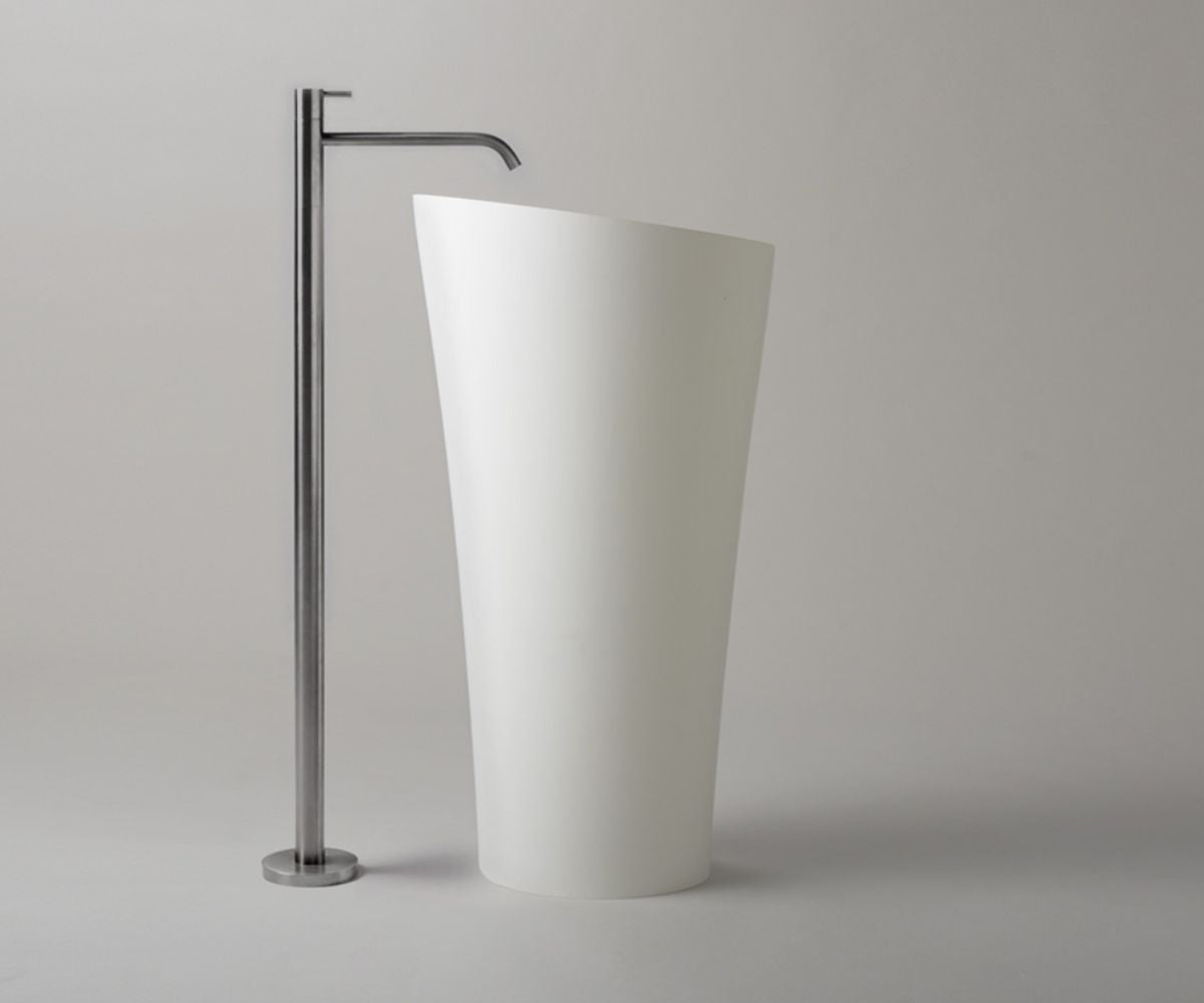 Saxo free-standing washbasin