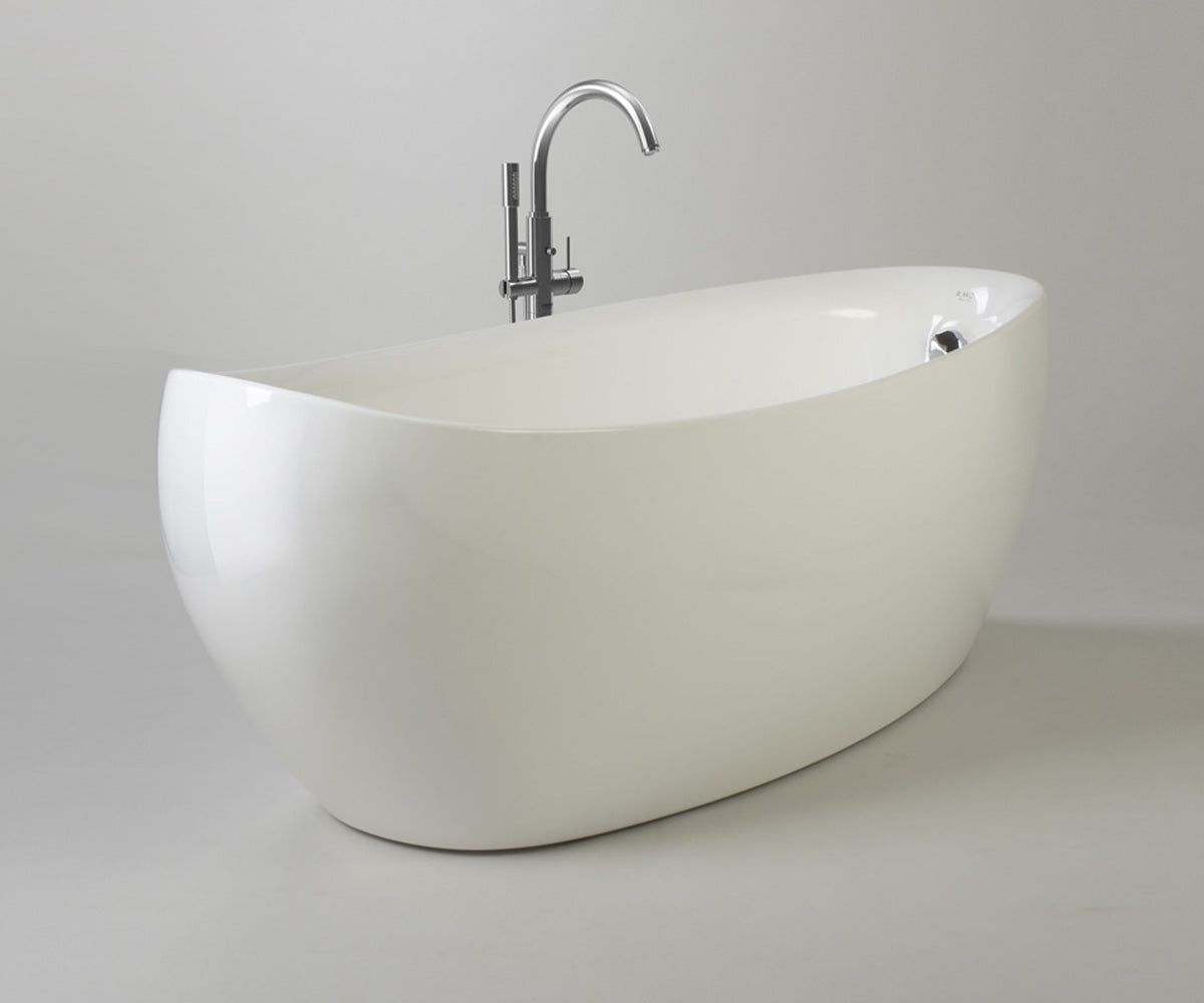 Freestanding Ambiente bathtub with the AIR+ system