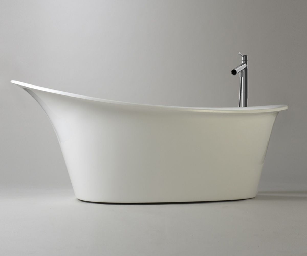 Euphoria freestanding bathtub with the AIR+ system